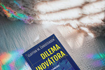 dilema-inovatora-kniha-sk-2021-1.jpg
