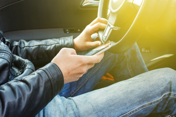 Najviac dopravných nehôd spôsobuje smartfón