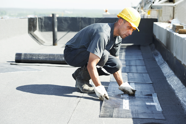 Aký materiál využiť na zateplenie plochej strechy?