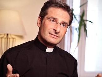 Poľský kňaz sa priznal k homosexualite