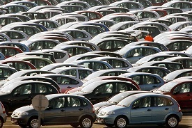 EÚ po odhalenom škandále sprísni emisné testy pre automobily