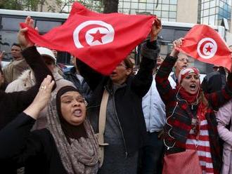K útoku na autobus s prezidentskou strážou v Tunisku sa prihlásil Islamský štát