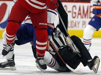 Kuriózne zranenie v NHL: Jakupov nerozchodil kontakt s rozhodcom