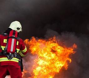 V Dubnici nad Váhom vypukol nadránom požiar v priemyselnom areáli