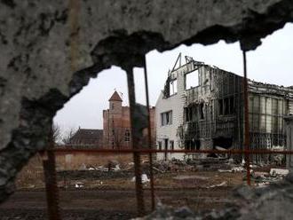 Donbas: Ostřelování Doněcku a přeskupování techniky u Mariupolu