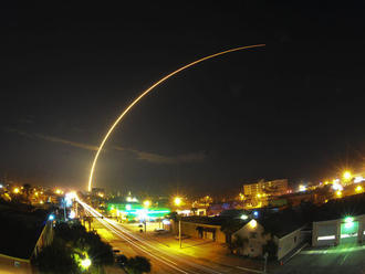 SpaceX úspešne vyniesol do kozmu dva komunikačné satelity