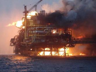 Ohnivé peklo na mori: Horí mexická ropná plošina