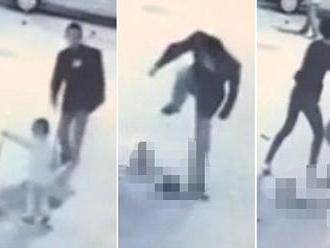 Chinese boy, 3, is brutally beaten on the street by passerby and no one helps