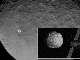 Now scientists find MORE 'alien' flashes on Ceres: Closest-ever images of the dwarf planet show the 