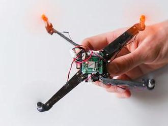 Nový rozkládací kapesní dron je připraven ihned do akce