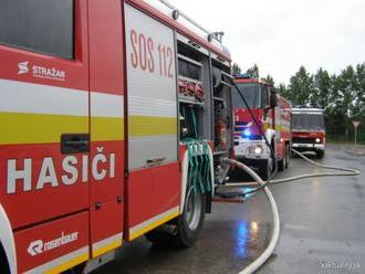 Požiar v Bratislave: Na Karadžičovej zahovalo 28 hasičov, evakuovali 15 bytov