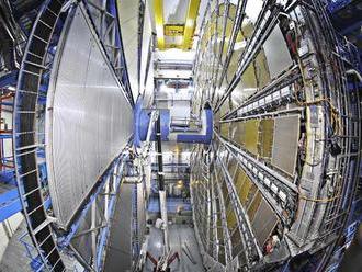Najväčší urýchľovač LHC dosiahol maximálny výkon