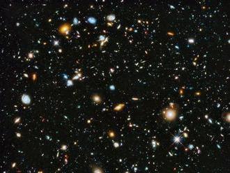 Našli galaxiu jasnú ako 300 biliónov sĺnk