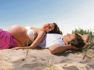 Dovolenka s bruškom: Všetko o cestovaní aj kúpaní pre tehotné