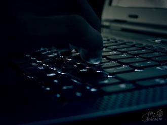 SecUpdate: Není úniku, množí se útoky na Facebook, chytré telefony i WiFi sítě