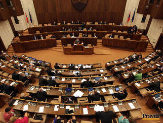 Poslanci schválili tzv. protischránkový zákon pri obstarávaní