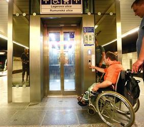 Stanice metra I. P. Pavlova je bezbariérová, výtah stál skoro 65 milionů
