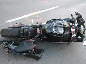 Tragická nehoda pri Miňovciach: Motorkár neprežil zrážku s autom