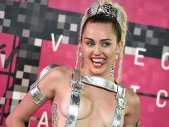 Najbizarnejším zjavom tohtoročných MTW Awards bola Miley Cyrus