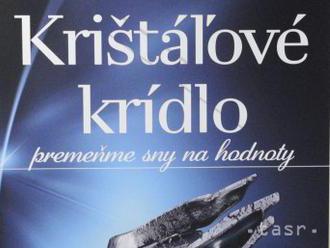 Krištáľové krídlo oslavuje 20. výročie putovnou výstavou po Slovensku