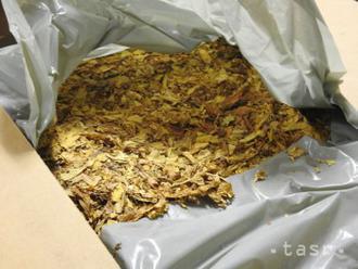 Žilinskí colníci zaistili u vodiča 52 kilogramov tabaku