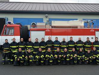 Nástupní odborný výcvik ve Frýdku-Místku v polovině října roku 2016 ukončila skupina 23 hasičů