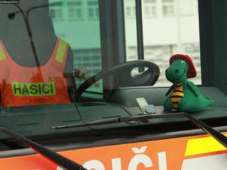 Dráčky Hasíky vozí nově hasiči v Moravskoslezském kraji, pomůžou při kontaktu s dětmi
