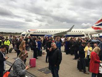 V Londýně se hromadně dusili lidé, letiště bylo zcela evakuováno