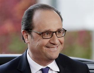 Hollande v knize urazil Francii. Politická sebevražda, míní experti