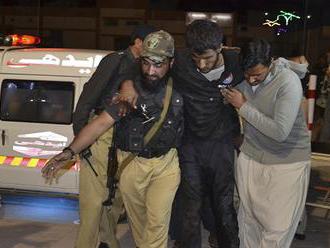 Při útoku na policejní výcvikové středisko zemřelo v Pákistánu 48 lidí