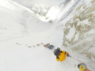 Čína z Himálaje udělá vyšší Alpy. Chce na Everestu postavit obří hotel