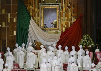 Pápež slúžil omšu pred tisícami veriacich v Mexiku