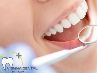 Ošetrenie zubného kazu Výmena šedej plomby za estetickú bielu výplň. V príjemnom prostredí kliniky z