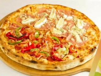 Viac druhov chrumkavej pizze alebo čerstvého šalátu v reštaurácii Cosmopolitan