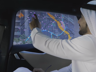 Dubai se stane městem aut bez řidičů - Tesla ukázala vizi pro rok 2030
