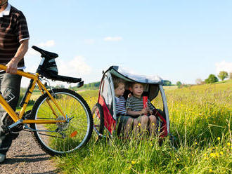 Cyklistika je vášeň, čo však s dieťaťom? Vyberte si vhodný cyklovozík  