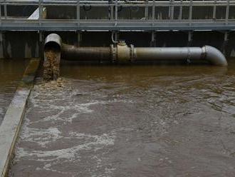 Oravská Lesná vybuduje kanalizáciu svojpomocne, vodári sú však proti