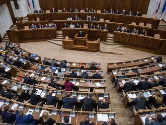 Piatu schôdzu parlamentu otvoril Lajčák, reč bola aj o predsedníctve