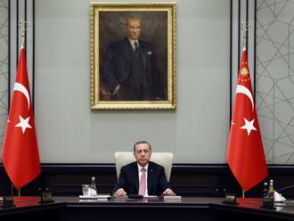 Erdogan si naďalej upevňuje svoju moc: Rozpustil prezidentskú stráž!