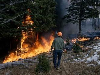 Kaliforniu sužujú plamene: Museli evakuovať obyvateľov z viacerých miest