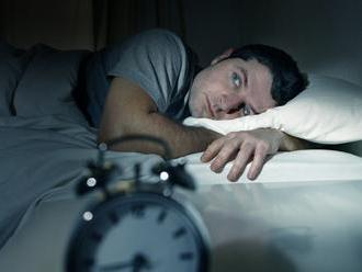 Raději si přispěte: Jak tělo reaguje na nedostatek spánku?