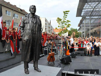 V Trnave slávnostne odhalili sochu Antona Malatinského