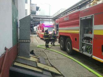 Pri Slovnafte do vody uniká neznáma látka: Na mieste zasahujú hasiči!