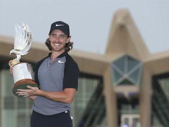 Anglický golfista Fleetwood v Abú Zabí ukončil čekání na titul
