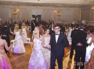 Slováci a Rakúšania z prihraničných obcí sa stretli na plese susedov
