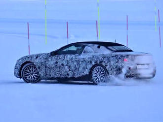 Video: Jak se testují prototypy nových BMW? Jízdou bokem na sněhu!