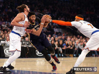 NBA: Davis žiaril a zranil sa, Rose záhadne zmizol