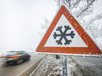 Meteorológovia varujú pred mrazmi, vodičov potrápi poľadovica