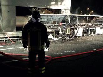 Desivá havária maďarského autobusu v Taliansku: Lajčák ponúkol vládny špeciál
