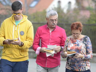 První den letošních sněmovních voleb v ČR skončil, hlasovaly dvě pětiny voličů - on-line přenos